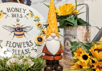 Oakland INSIDE & OUT - Gnome Bee